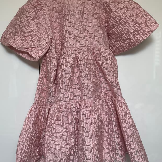 핑크 엠보싱 퍼프 오간자반팔 미니 원피스