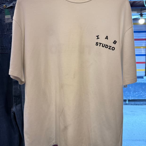 아이앱 스튜디오 화이트 반팔 티셔츠