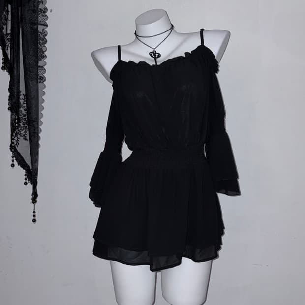실루엣 💯) 오프숄더 플레어 소매 탑 블랙페미닌 데일리고딕 