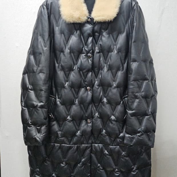 더 아이잗 밍크 카라 퀼팅 가죽 롱 구스패딩 코트