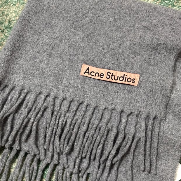 아크네스튜디오 머플러 