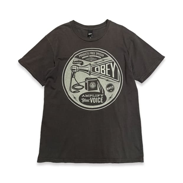 오베이(OBEY) 차콜 메가폰 프린팅 코튼 폴리에스터 혼방 반팔