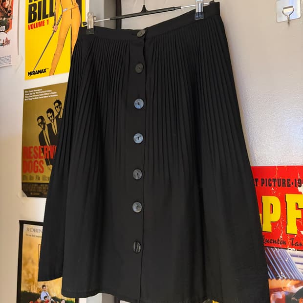 버튼다운 플리츠 스커트