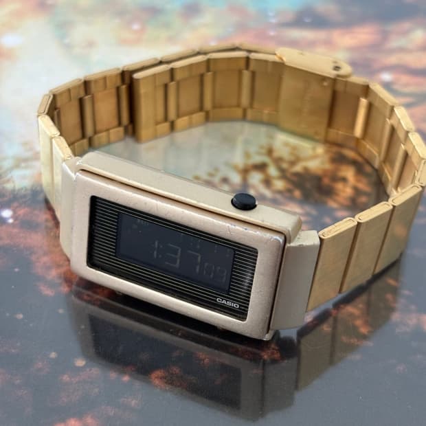 casio futurist 전자시계 골드