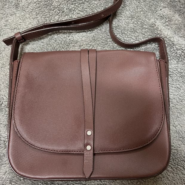 만다리나덕 최지우 크로스백