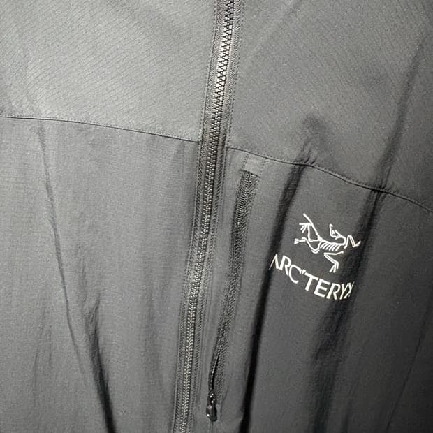 아크테릭스 스쿼미시후드 L사이즈판매합니다