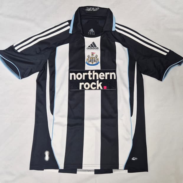 뉴캐슬 유나이티드 홈 엠레 벨뢰졸루 유니폼 팝니다 