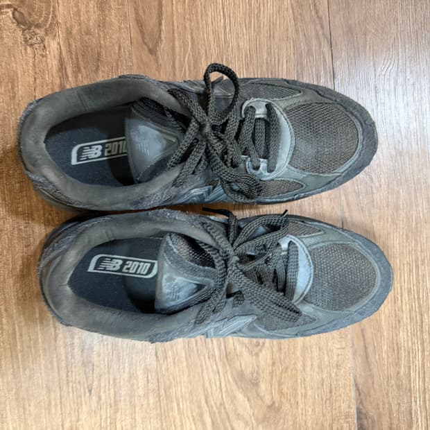 뉴발란스 2010 블랙 270mm