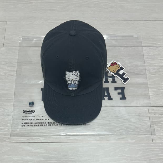 파르벵 헬로키티 볼캡 모자 차콜