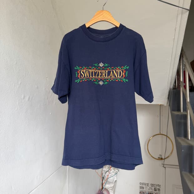 빈티지 네이비 자수 티셔츠