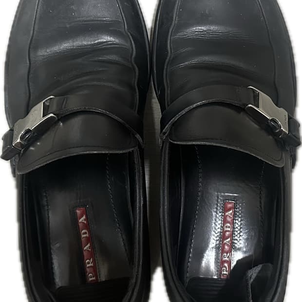 프라다 스포츠 버클 로퍼 스니커즈