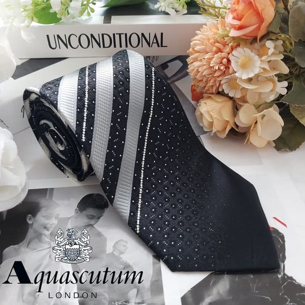 아쿠아스큐텀 블랙 스트라이프 패턴 넥타이 9cm A등급 K2340
