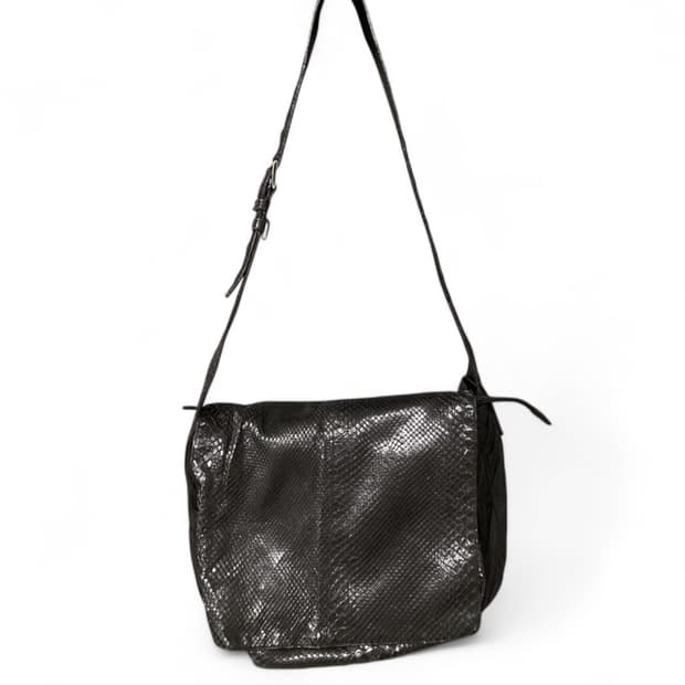 프라다 파이톤 레더 숄더백