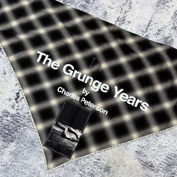 솔로이스트 샘플 SS19 The Grunge Years 스카프