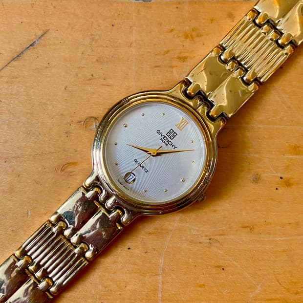 Givenchy 지방시 90s 골드 트라이벌 빈티지 메탈 쿼츠 시계