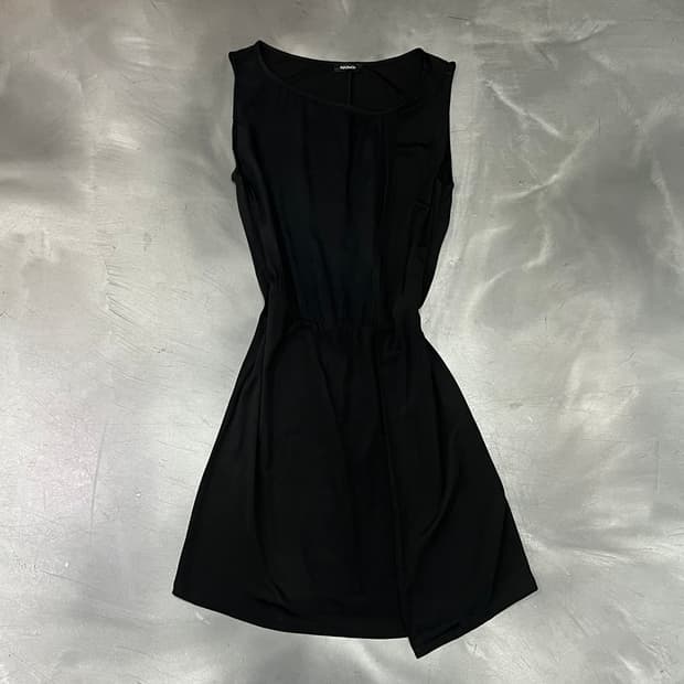  막스앤코 플리츠 슬리브리스 원피스 y16409