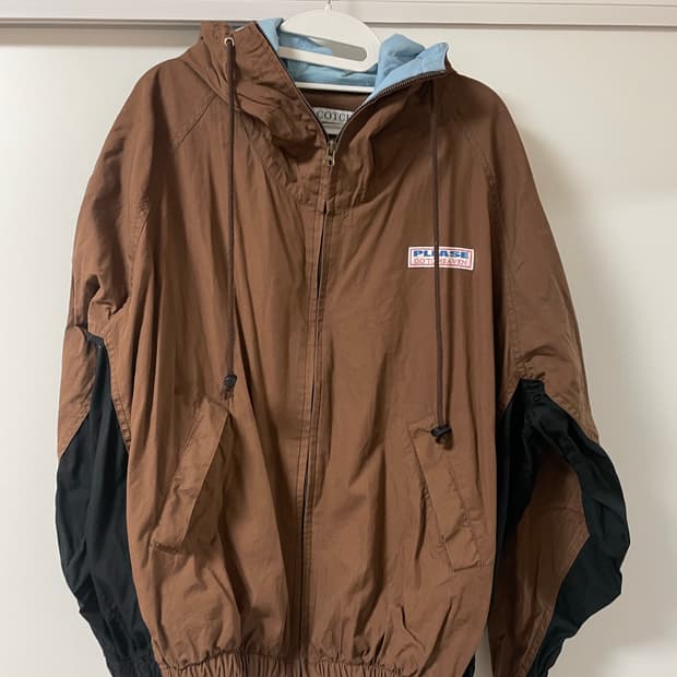 카치스 윈드브레이커