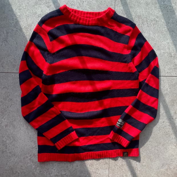 레드스트라이프 커트코베인 니트