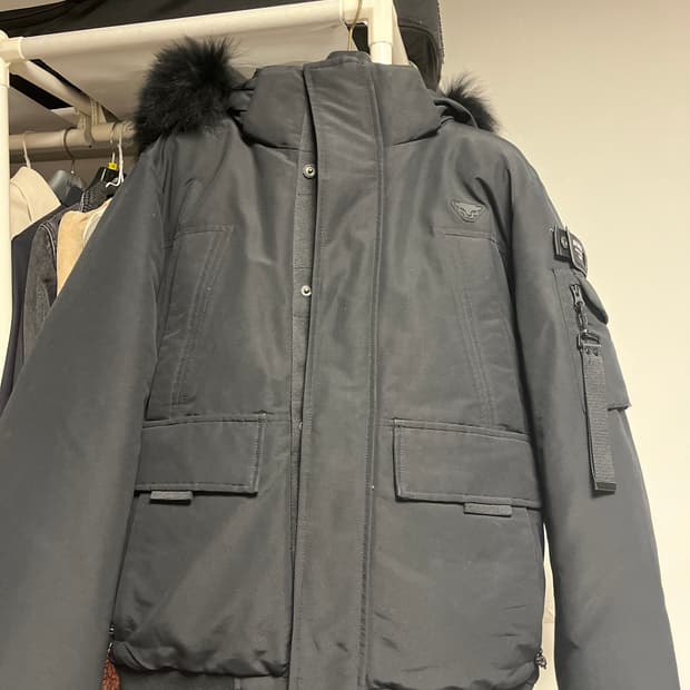 다이나핏 봄버 패딩