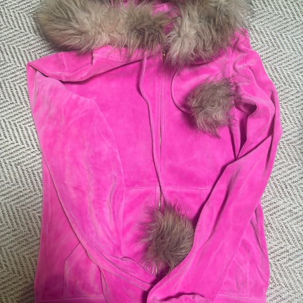 쥬시꾸뛰르 후드집업 핑크 판매합니다