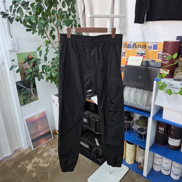 Cp컴퍼니 나일론 조거팬츠 46 