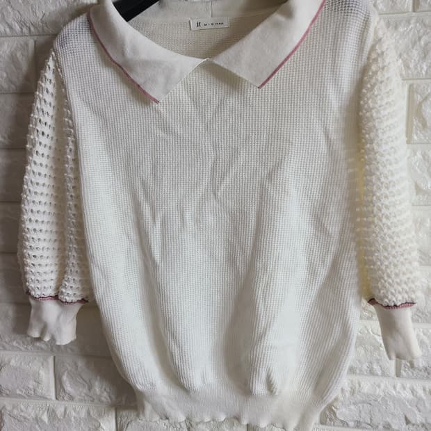 it MICHAA 흰색 카라 펀칭 니트(55)