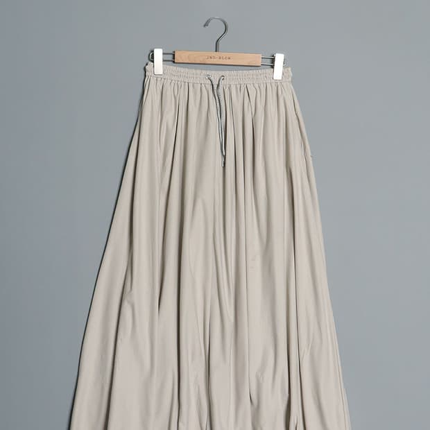 Field Core Poly Flared Skirt (27~28)