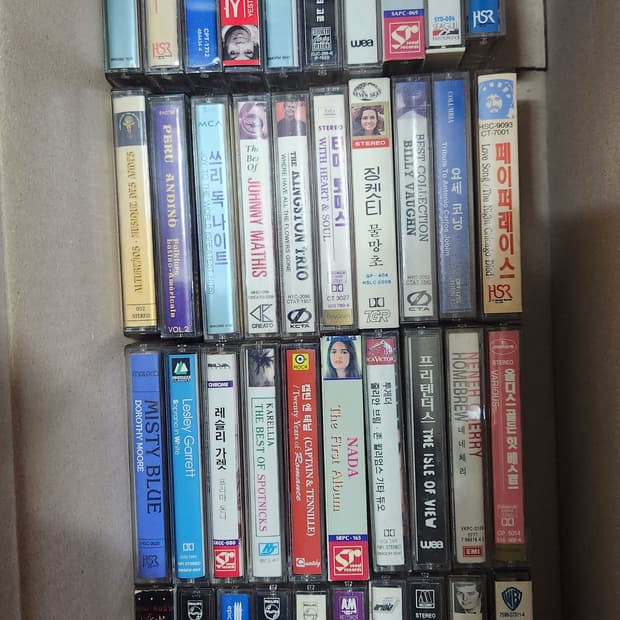 카세트테이프 80개 (팝 재즈 65개 + 클래식 15개)