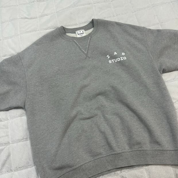 아이앱 스튜디오 헤비 숏슬리브 스웨트셔츠 그레이 - 23FW