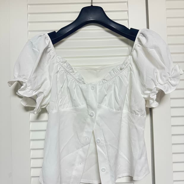 화이트 블라우스