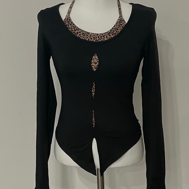 나눔) 블랙 홀터넥 호피 딱붙핏 트임 롱슬리브 오네갸루 라떼갸루 펑크