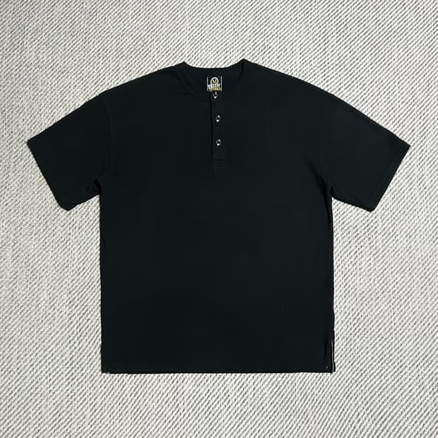 [L] Frizm Works 프리즘웍스 블랙 헨리넥 반팔티