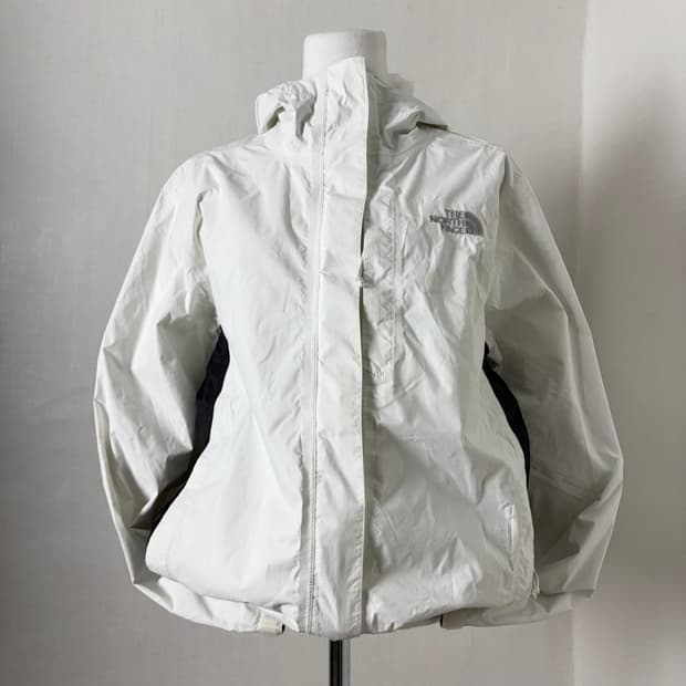 노스페이스 화이트 블랙 배색 바람막이