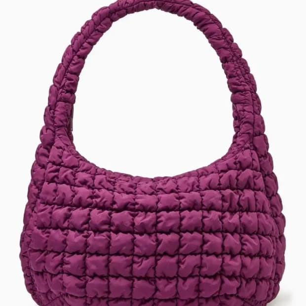 새상품 Cos 퀼티드 오버사이즈백 버건디