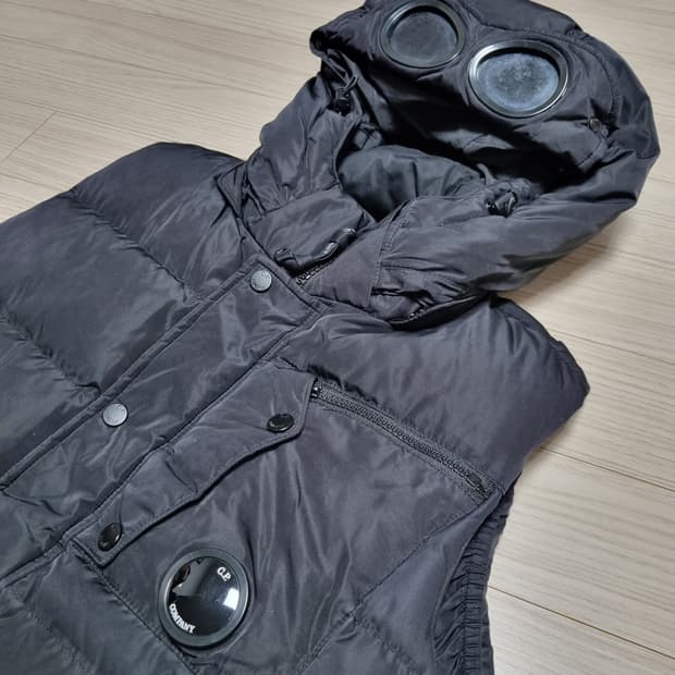 cp컴퍼니 렌즈고글 패딩조끼