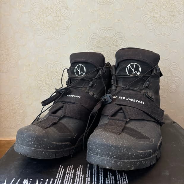 언더커버 하이킹 스니커즈