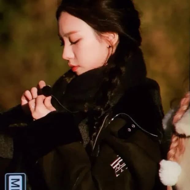 티유알이 카리나 무스탕