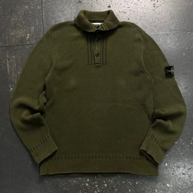 100 스톤아릴랜드 와펜 반버튼 니트 