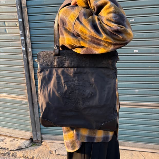 버버리 stowell 캔버스 레더 롤업 토트백