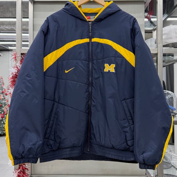 나이키 00s 미시건 컬리지 로고 나일론쉘 후드 점퍼 네이비