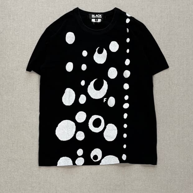 꼼데가르송 블랙 18ss 도트 아이 티셔츠