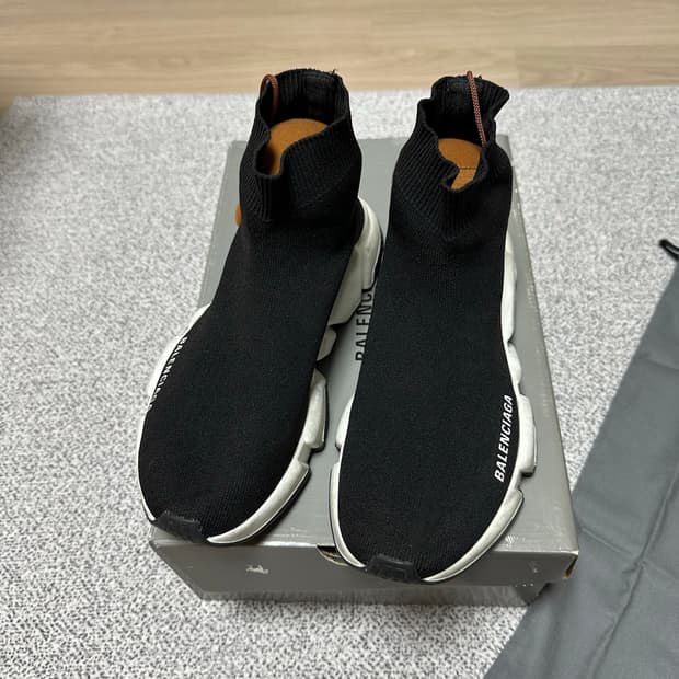 발렌시아가 스피드러너 250