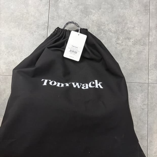 토니웩 26ss 소프트 레더 스퀘어 백 블랙 세제품 바로 배송 판매