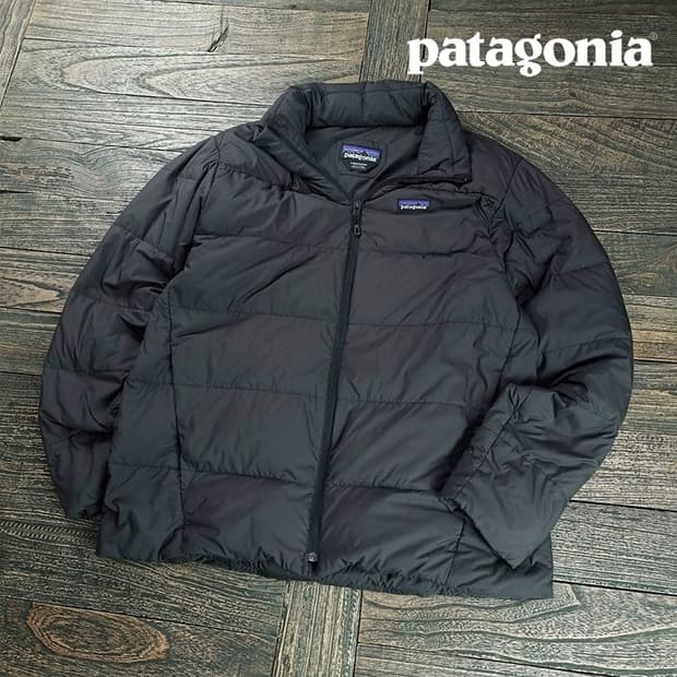 [파타고니아] 로고 패치 경량 패딩 챠콜 M19347