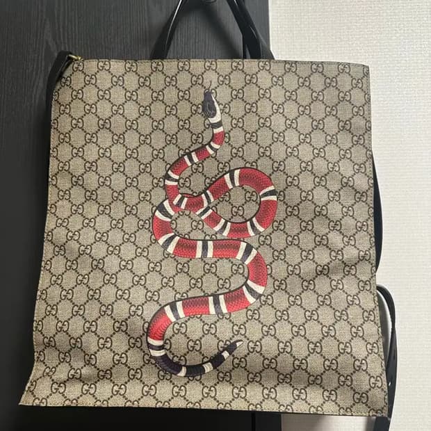 구찌스네이크토트백