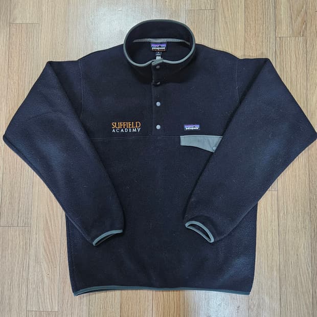 파타고니아 신칠라 블랙/포지그레이 색상 판매합니다