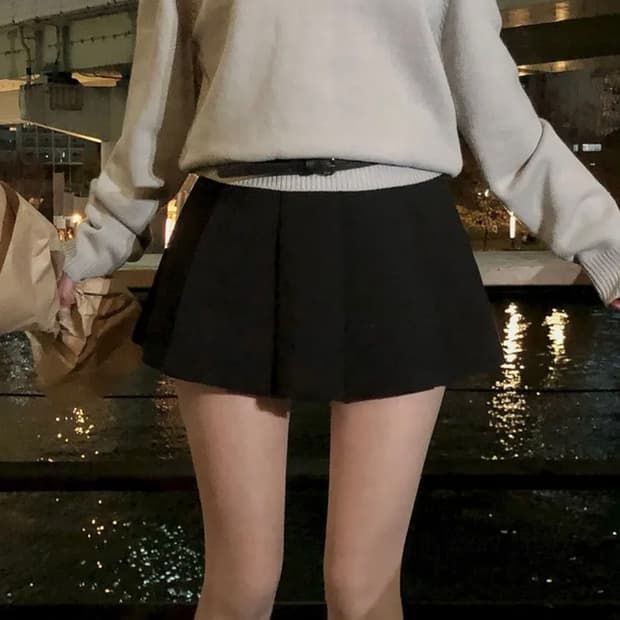 베이델리 루스 A라인 앵글 플리츠 스커트 블랙