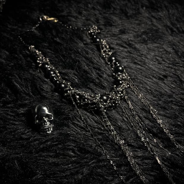 A pearl layering necklace