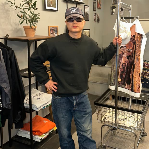 90’s Russell Athletic black plain faded