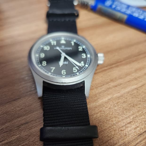 해밀턴 카키필드 38mm 25년도